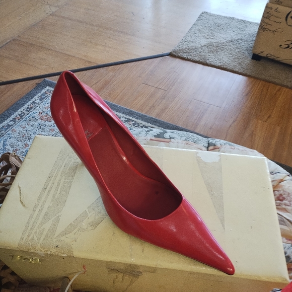 Shoes - Picture 2 of 2